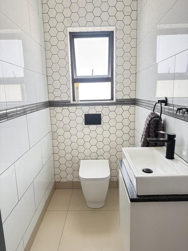 5 Bedroom Property for Sale in Tafelzicht Western Cape